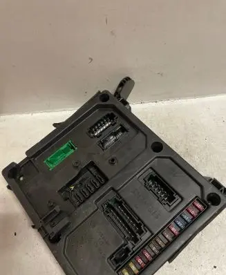 Ford Galaxy Fuse module 7M3962258L S110730200F