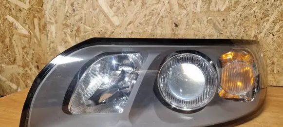 Volvo V50 Headlight/headlamp 20B032