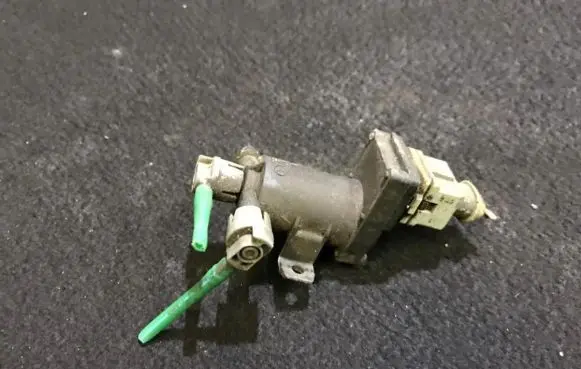 Mercedes-Benz SLK R170 Turbo solenoid valve a2028000178