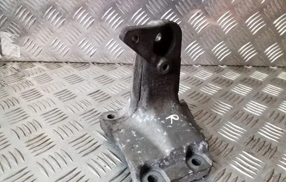 BMW 1 F20 F21 Engine mounting bracket 6788612