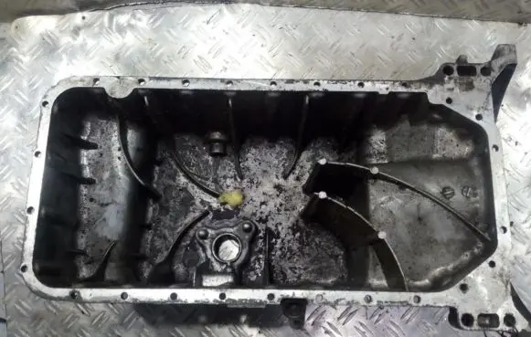 Mercedes-Benz Vito Viano W638 Oil sump r6110140202