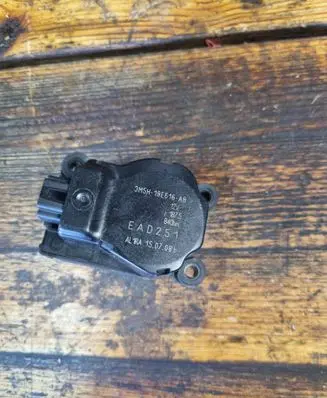 Ford Focus C-MAX Air flap motor/actuator EAD251 3M5H19E616AB