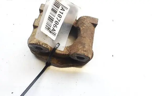 Engine mounting bracket