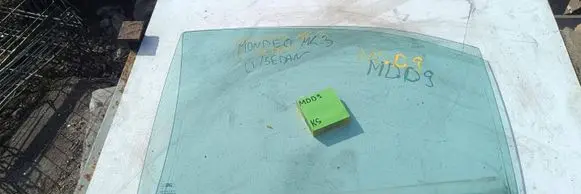 Ford Mondeo Mk III Rear door window glass 1212123