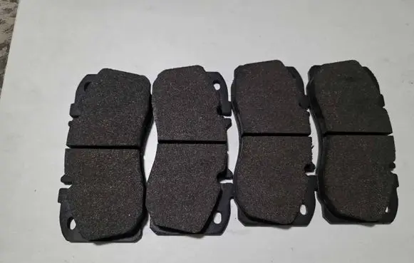 Iveco Daily 35.8 - 9 Brake pads (front) 2912204