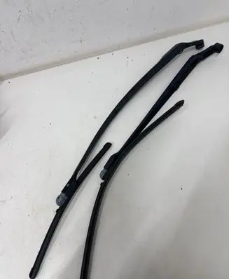 Toyota Avensis T270 Front wiper blade arm 