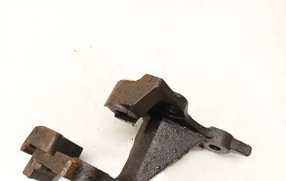 Mazda CX-7 Engine mounting bracket T10Z07