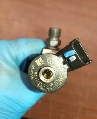 Renault Master III Fuel injector 0445110939