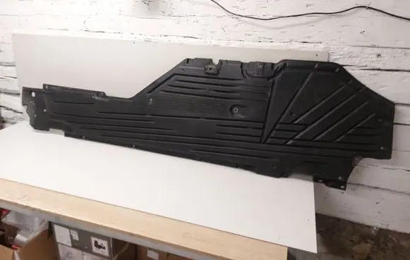 Mercedes-Benz C W206 Center/middle under tray cover 