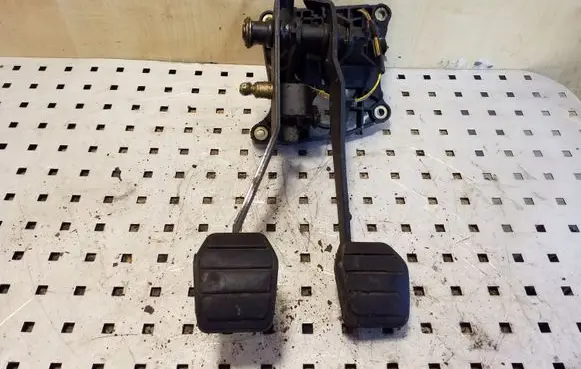 Renault Espace III Pedal assembly 6025313012