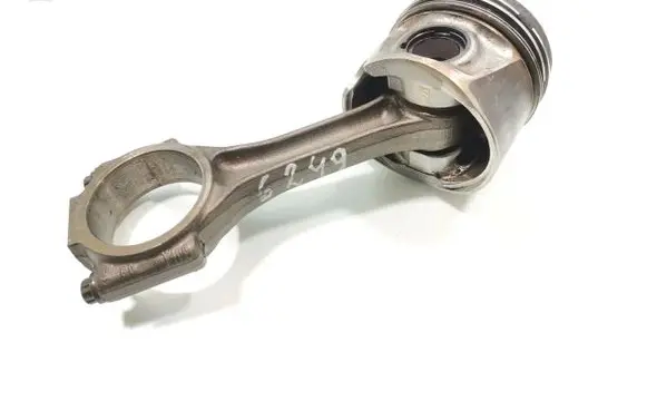 Volkswagen Passat Alltrack Piston with connecting rod 