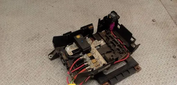 Volkswagen Touareg I Fuse module 7L0937548