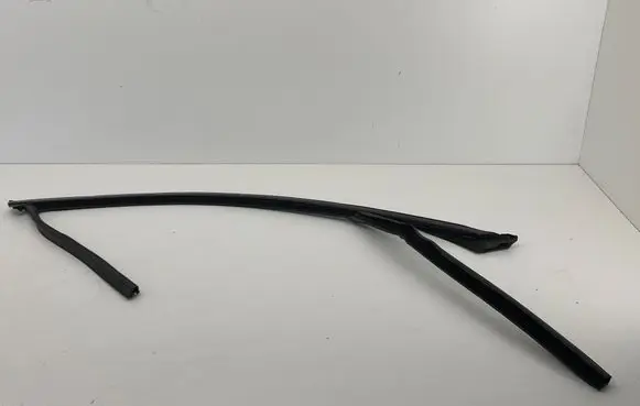 BMW 5 G30 G31 G38 Front door glass trim molding 51337390114 7390114