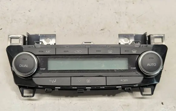 Toyota Avensis T270 Climate control unit E1108974