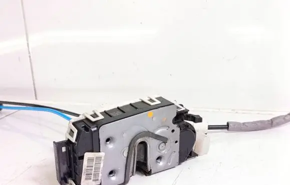 Mercedes-Benz E W212 Rear door lock A2047301435