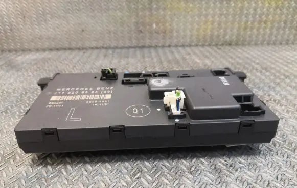 Mercedes-Benz E W211 Door control unit/module 2118208385
