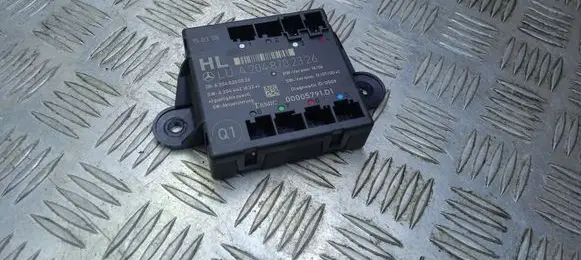 Mercedes-Benz C AMG W204 Door control unit/module A2048702326