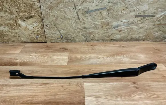 Volkswagen PASSAT B6 Front wiper blade arm 3C1955410B
