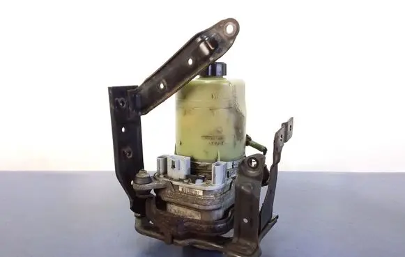 Ford Focus C-MAX Power steering pump 3M513K514DF