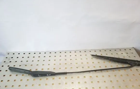 Opel Vivaro Front wiper blade arm 80005697B