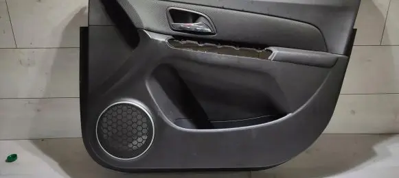 Chevrolet Cruze Front door card panel trim 95184505