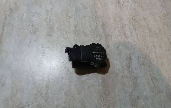 Mercedes-Benz CLK A209 C209 Air flap motor/actuator A2038201642