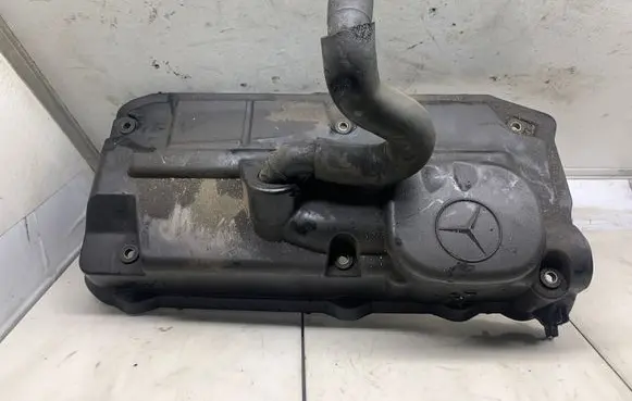 Mercedes-Benz Vito Viano W638 Rocker cam cover A6110161524