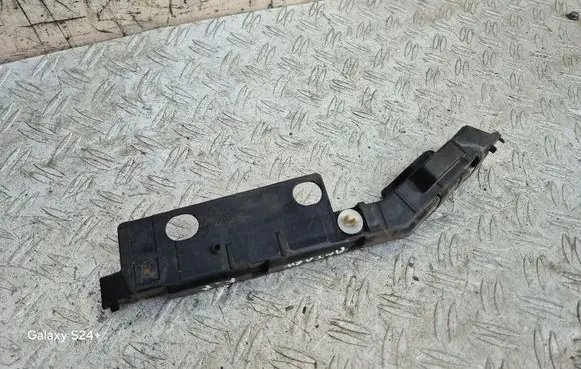 Front bumper mounting bracket