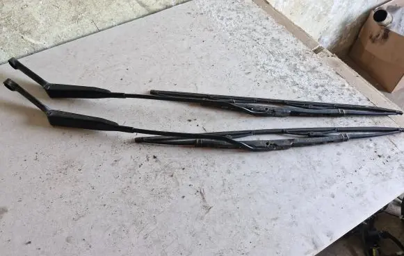 Opel Vectra B Front wiper blade arm