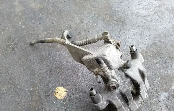Nissan Primera Rear brake caliper