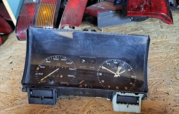 Volkswagen Golf II Speedometer (instrument cluster)