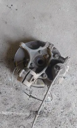Front wheel hub spindle knuckle