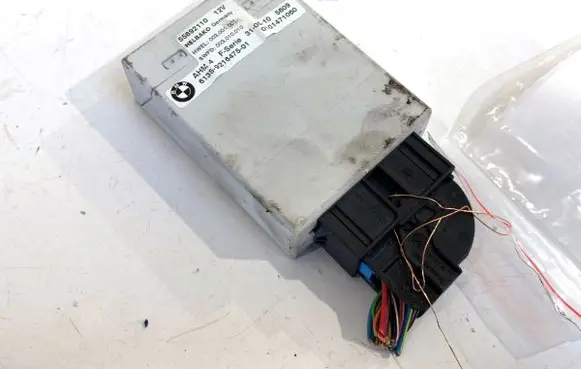 BMW 5 F10 F11 Gateway control module 9216475