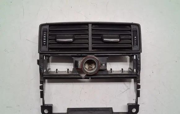 Audi A8 S8 D3 4E Rear air vent grill 4E0819203A