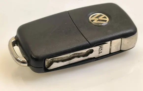 Volkswagen Touran II Ignition key/card 5FA01018002 5K0837202AD A434MHZ