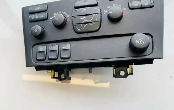 Volvo S60 Climate control unit 8691878