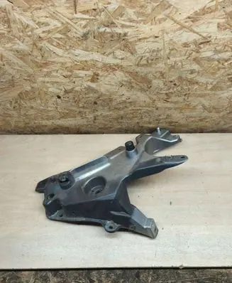 Volvo S90, V90 Fender mounting bracket 31447898