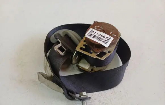 Subaru B9 Tribeca Rear seatbelt 0436015