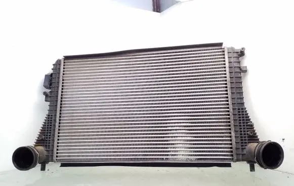 Skoda Octavia Mk2 (1Z) Intercooler radiator 1K0145803E