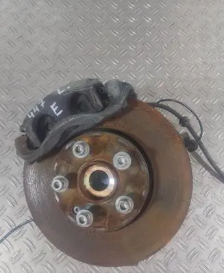 Mercedes-Benz EQV 447 Front wheel hub spindle knuckle