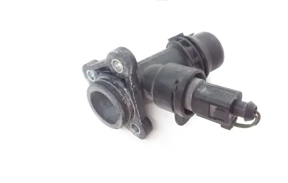 Volkswagen PASSAT B6 Engine coolant pipe/hose 06F121131C