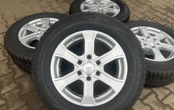 Toyota Land Cruiser (J200) R18 alloy rim 