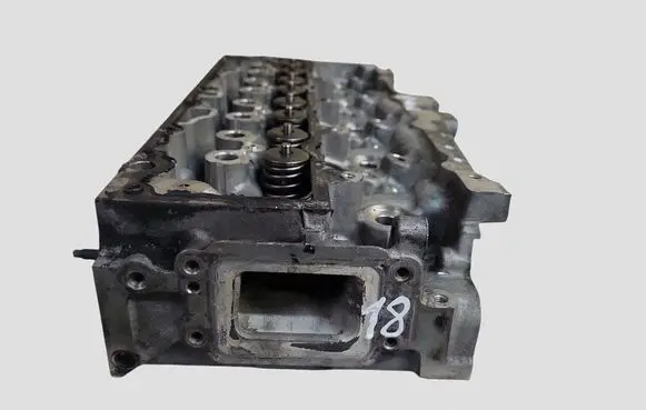 Peugeot 3008 I Engine head 9684487210