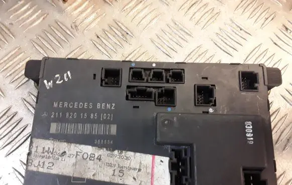 Mercedes-Benz E W211 Door control unit/module 2118201585 A2118201585