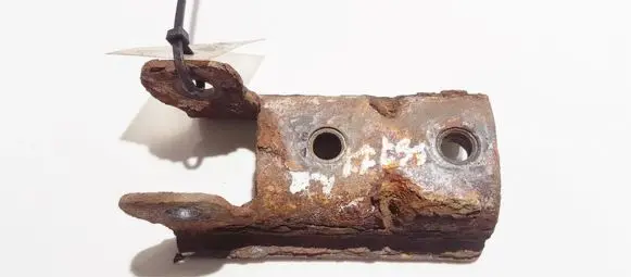 Peugeot 607 Engine mounting bracket