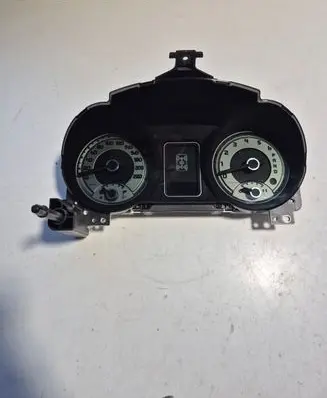 Mitsubishi Pajero Speedometer (instrument cluster) 8100C287