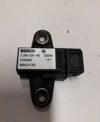 KIA Sorento Airbag deployment crash/impact sensor 0265005142