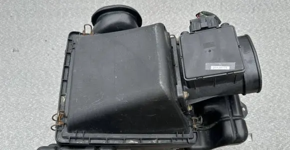 Mitsubishi Pajero Air filter box MD620875 MR312631