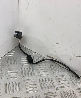 BMW 5 F10 F11 USB socket connector 9237656 BNW8410 8410
