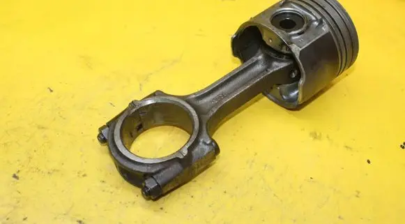 KIA Carnival Piston with connecting rod